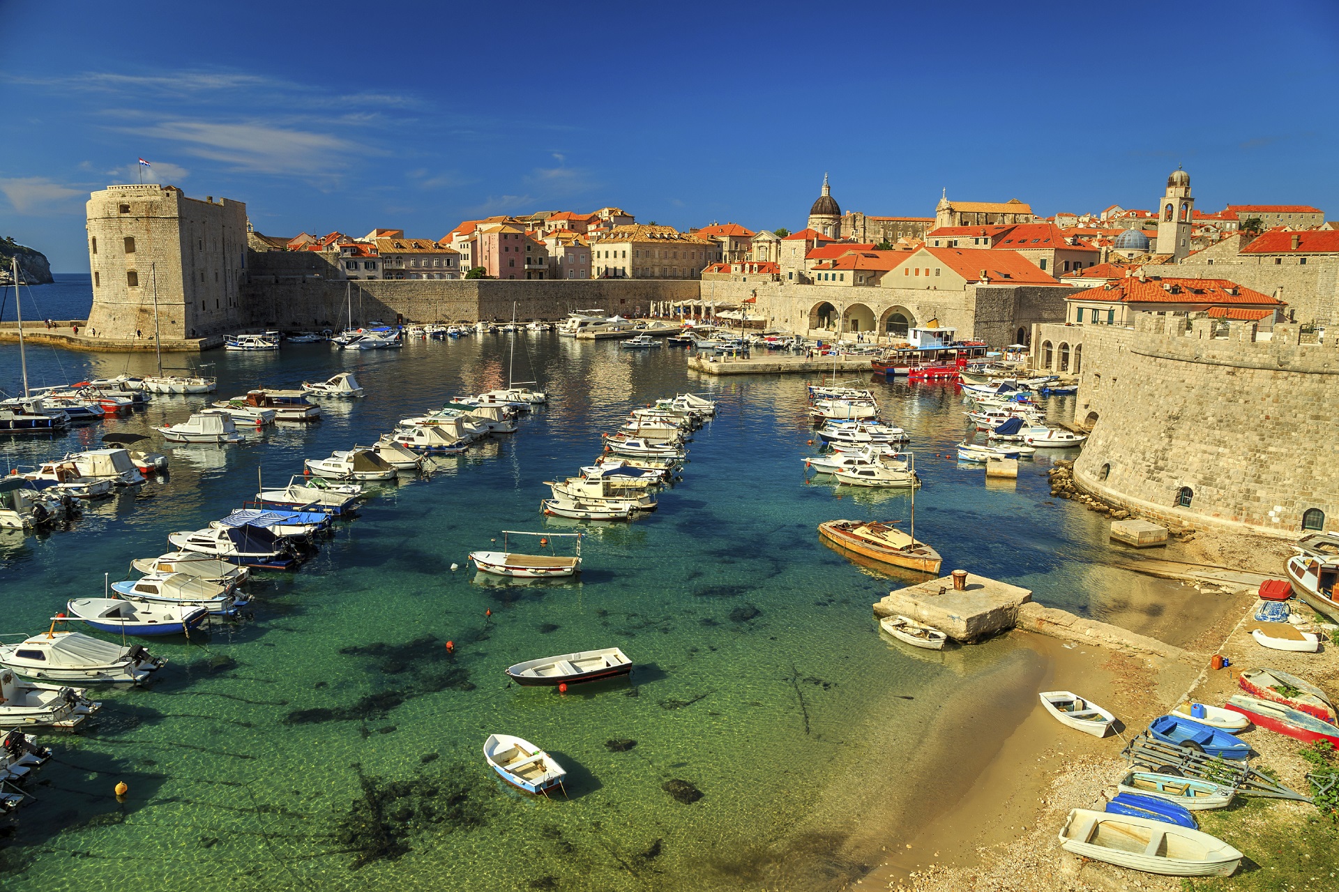 image Croacia viaje motivos Old city of Dubrovnik panorama with colorful boats Croatia Europe iStock 000079011281 Large